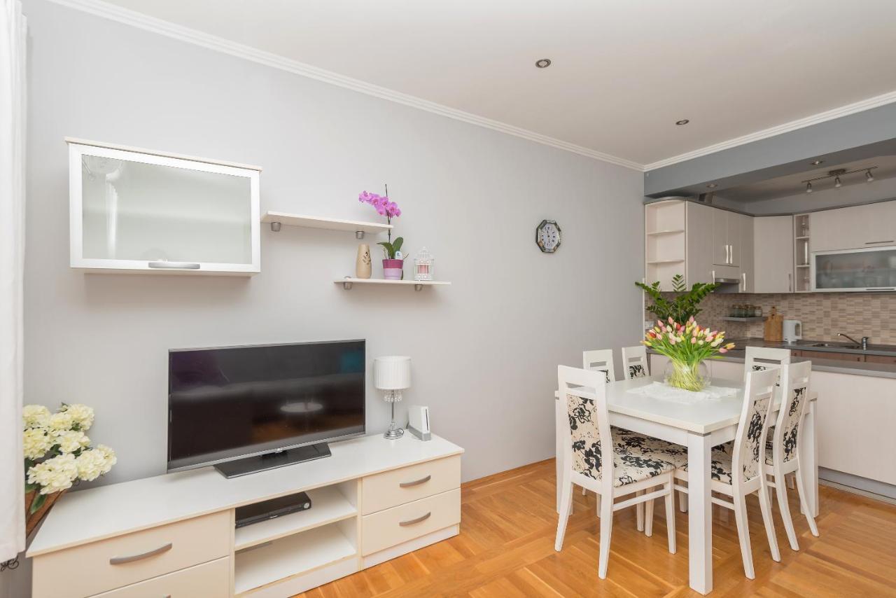 Long Apartment Makarska Buitenkant foto