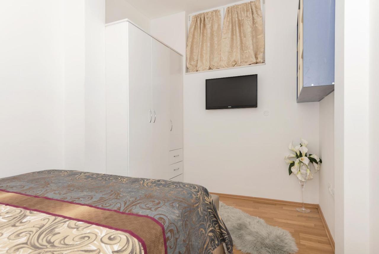 Long Apartment Makarska Buitenkant foto
