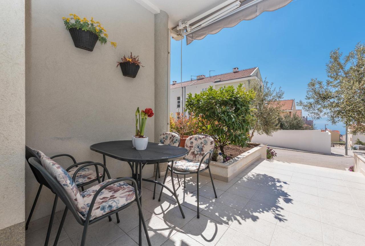 Long Apartment Makarska Buitenkant foto