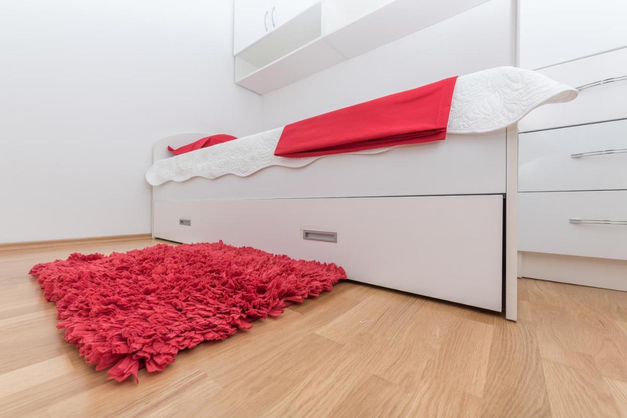 Long Apartment Makarska Buitenkant foto