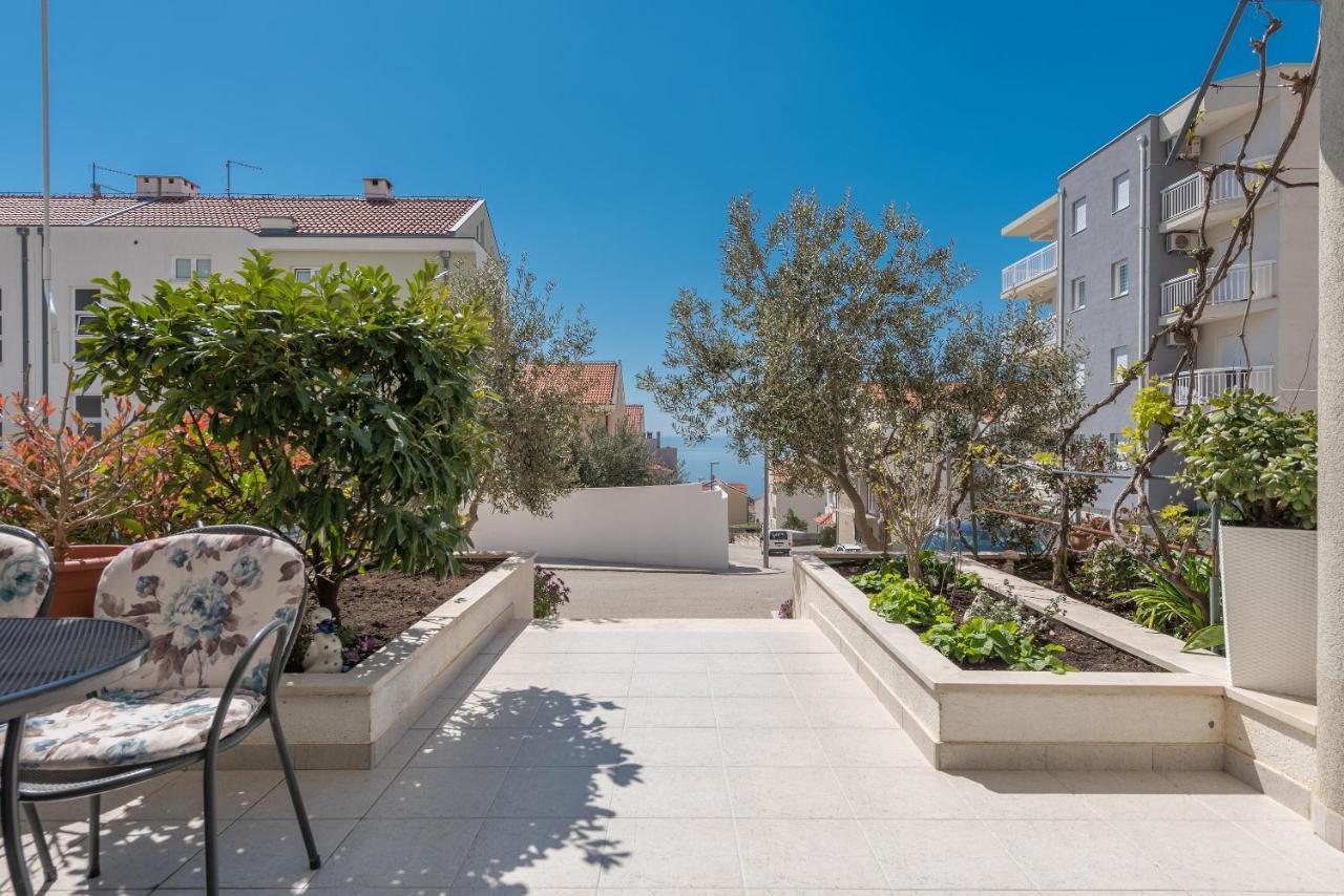 Long Apartment Makarska Buitenkant foto