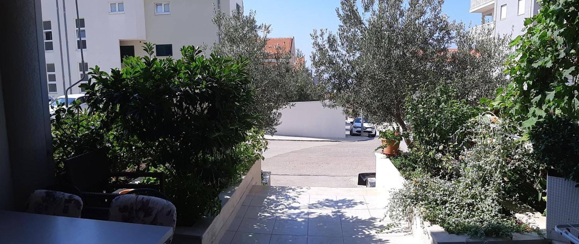 Long Apartment Makarska Buitenkant foto