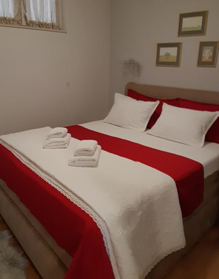 Long Apartment Makarska Buitenkant foto