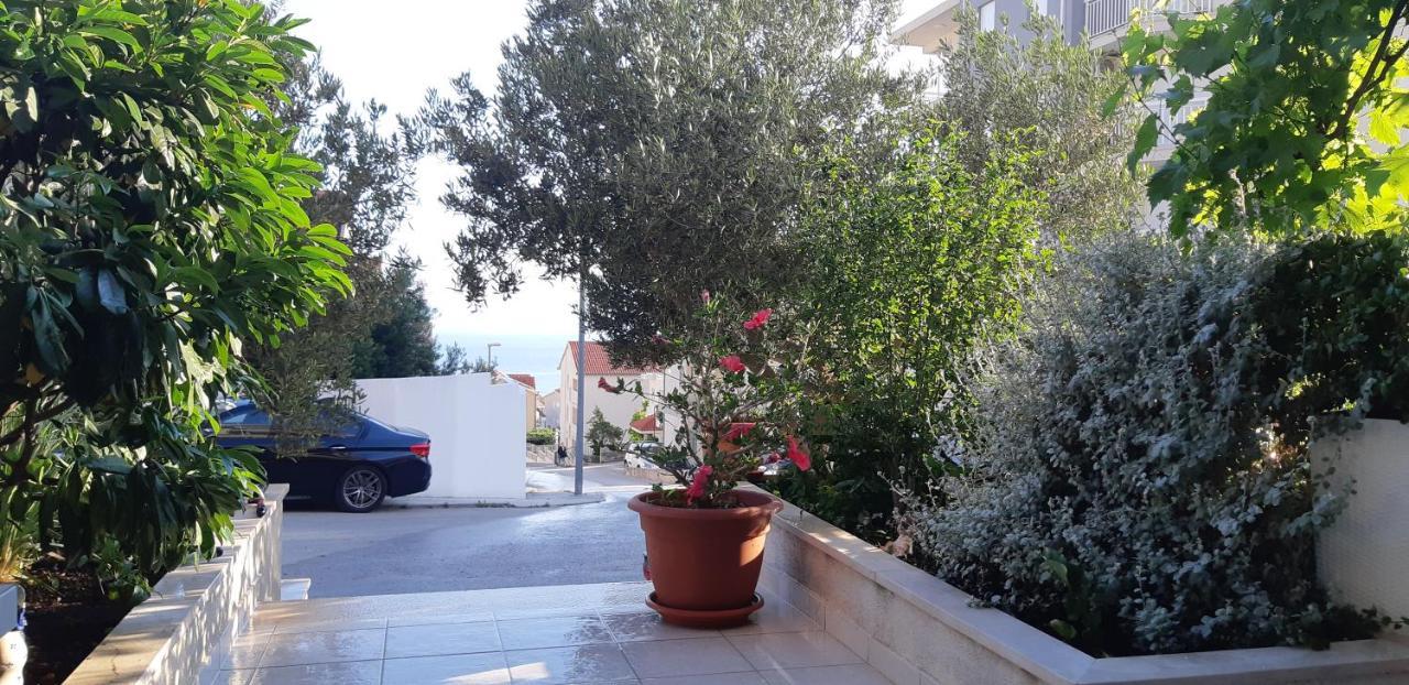 Long Apartment Makarska Buitenkant foto